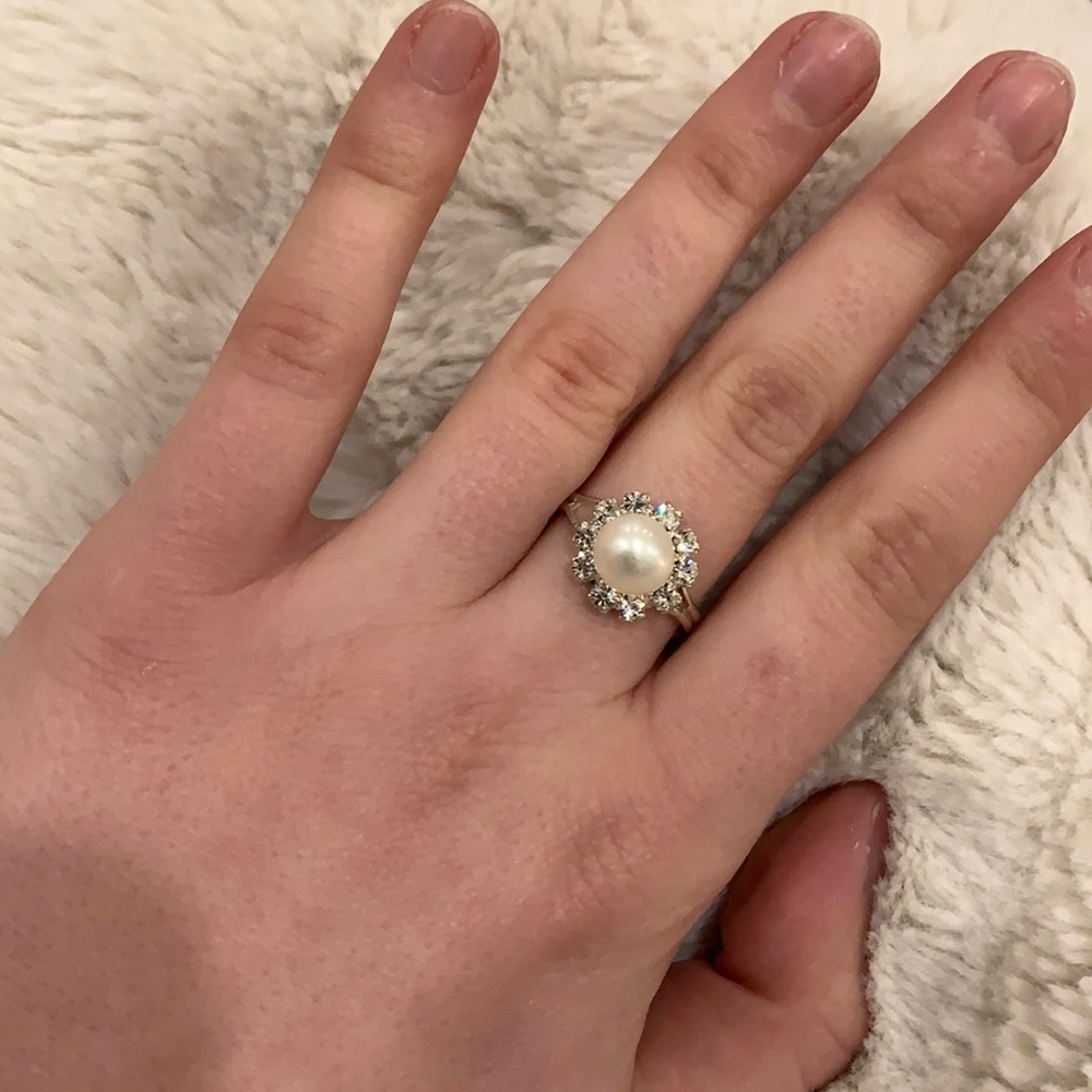 Pearl Ring with Crystals